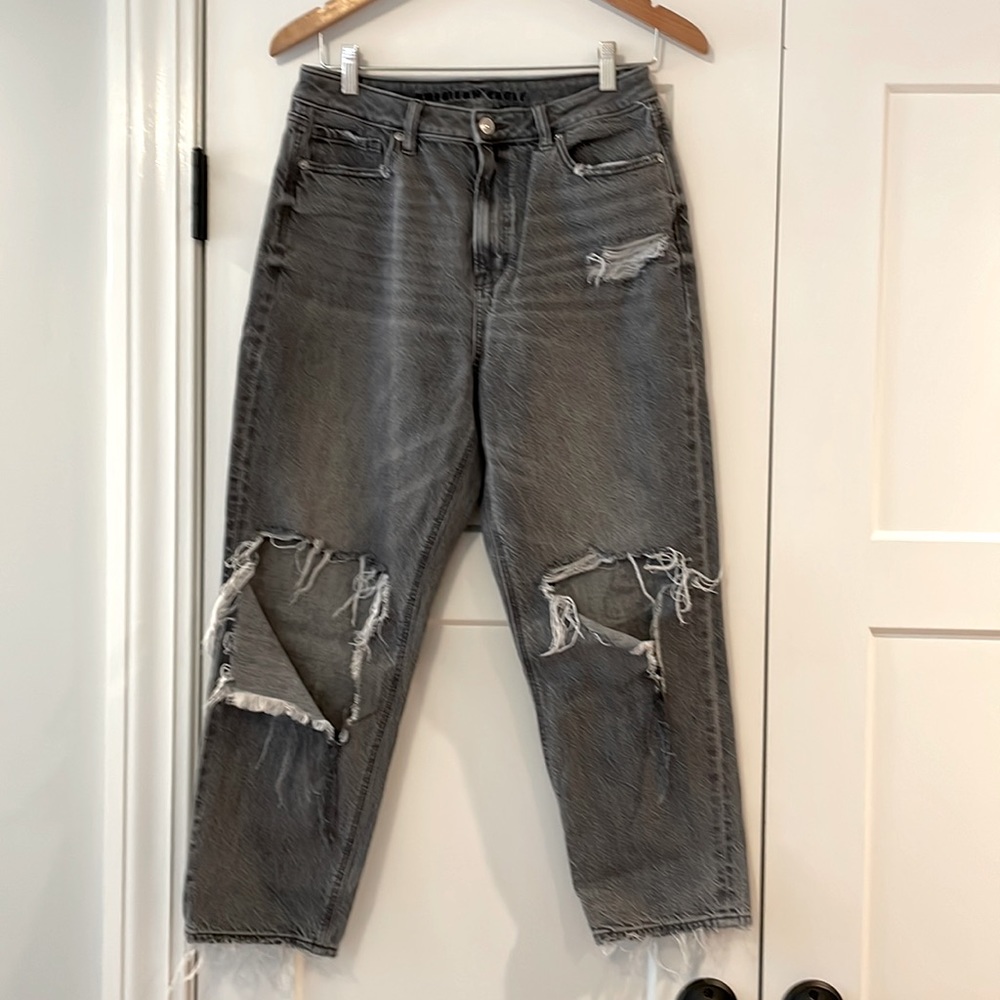 American Eagle Ripped High Waist Mom Jean gray/black size 10 Short